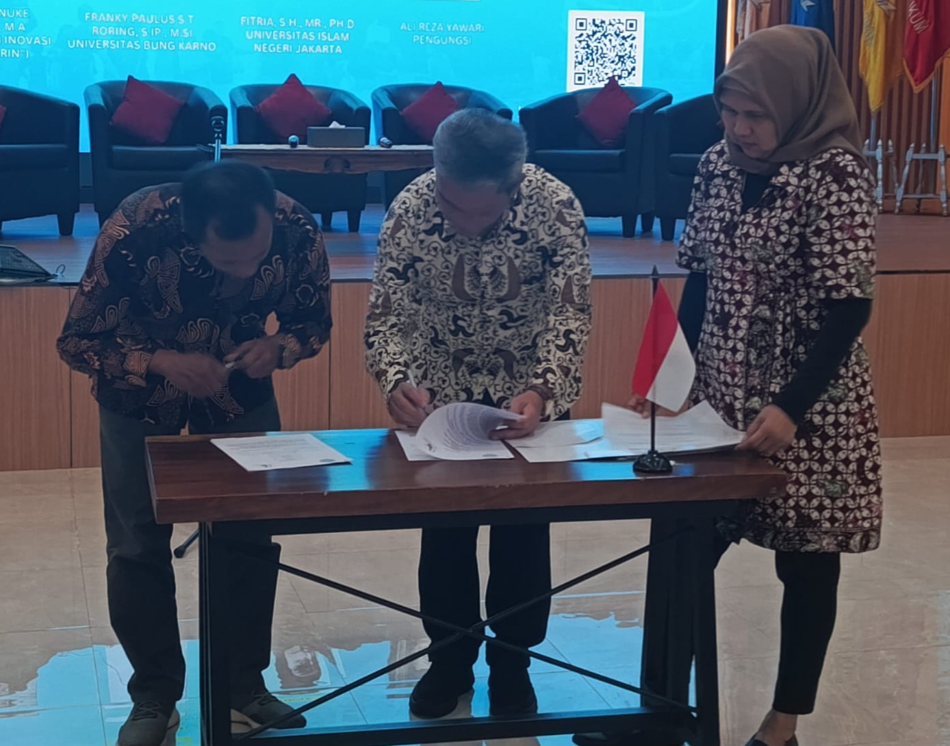Ikatan Wartawan Online (IWO) melakukan kerjasama dengan Universitas Bung Karno (UBK) yang tertuang dalam nota kesepahaman (MoU) yang ditandatangani pada Kamis, (22/01/2026) di Jakarta.