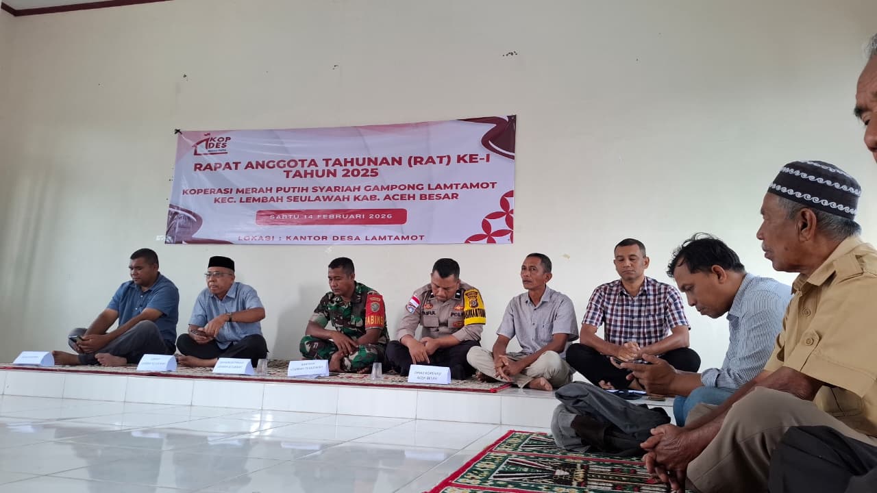 Suasana Berlangsung Rapat Anggota (RAT) Koperasi Merah Putih Syariah Gampong Lamtamot, Lembah Seulawah, Aceh Besar, di Aula Kantor Keuchik Gamoong Lamtamot, Sabtu, (14/02/2026).